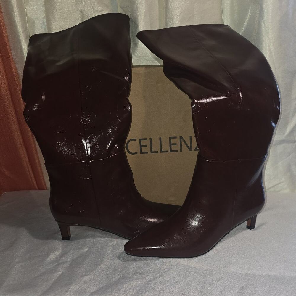 Women’s knee high boots Size 8